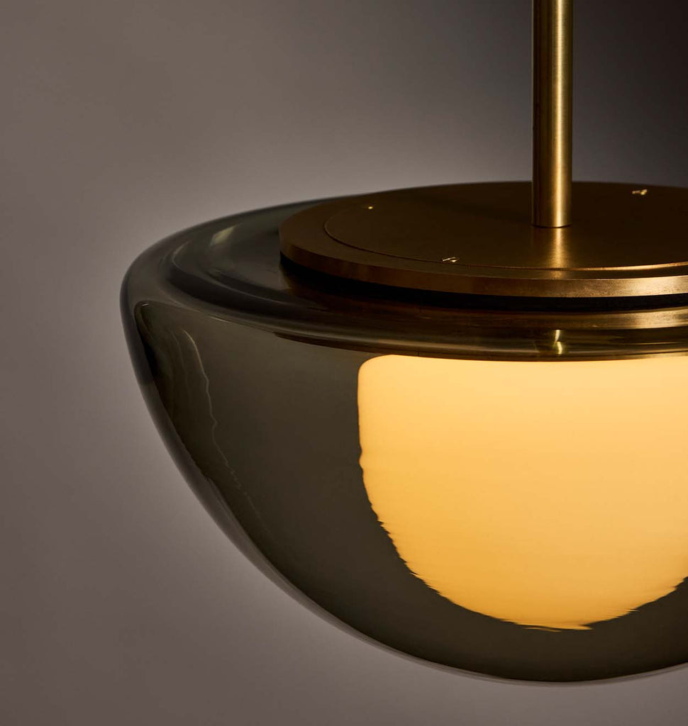 Pearl Pendant - Fume - Brass (detail)