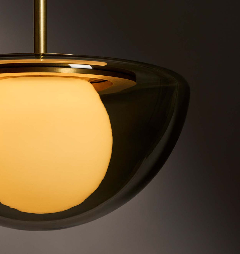 Pearl Pendant - Fume - Brass (detail)