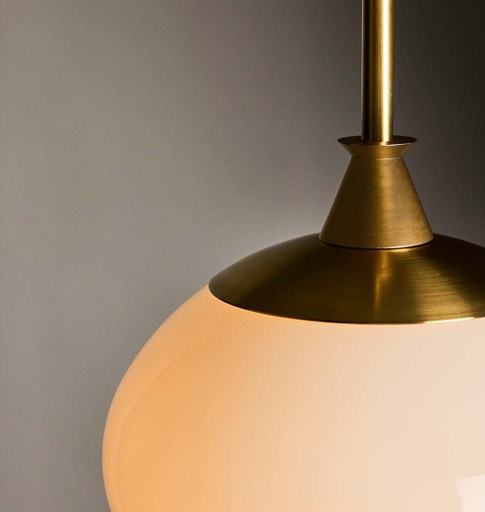 The Roll & Hill Pendant 02 - Detail (Opal/Smooth - Brass)